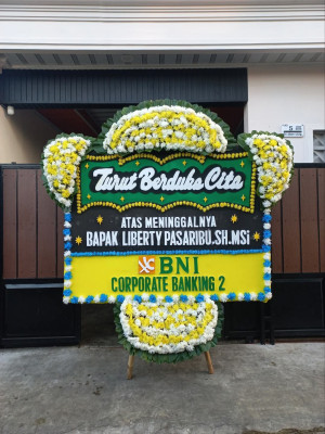 Papan Bunga Duka di Ohoitahit