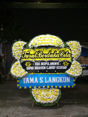 Papan Bunga Duka di Ohoitahit